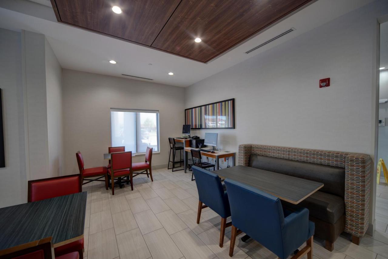 Holiday Inn Express Hotel & Suites Oklahoma City-West Yukon By Ihg Екстериор снимка